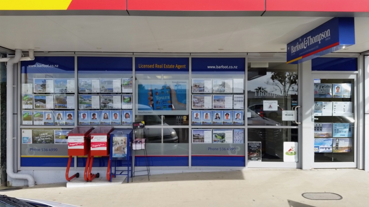 Cable Suspension Display in Real Estate